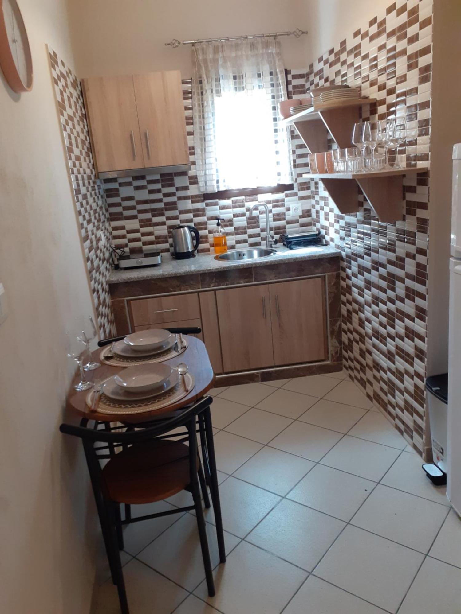 Chrysafis Apartments Nea Vrasna Bilik gambar